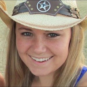 Meet your Posher, Alyssa